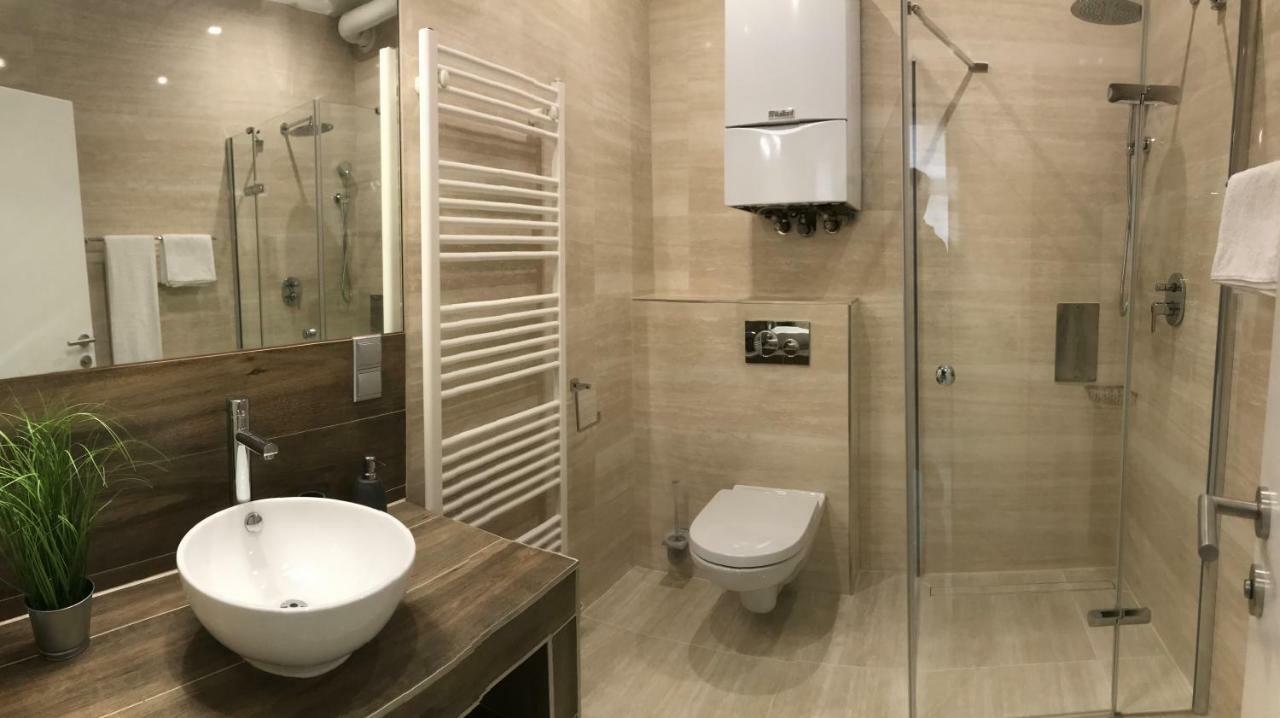 Modern Apt, Next To Metro Appartement